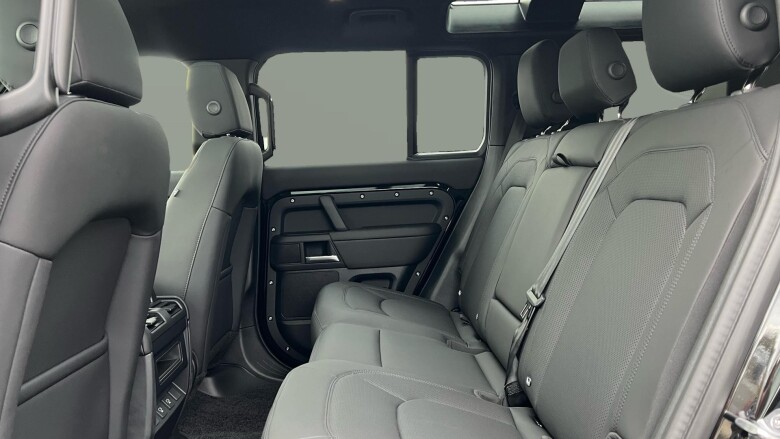 Land Rover Defender 3.0 D350 X-Dynamic SE 110 5dr Auto Diesel Estate